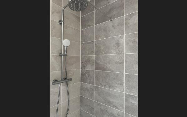 Faïence toute hauteur douche